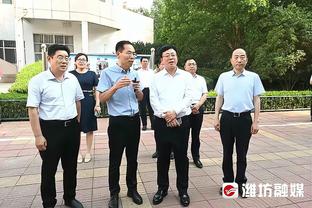 今日趣图：曼联领先半场，曼城也领先半场，差距确实不大！